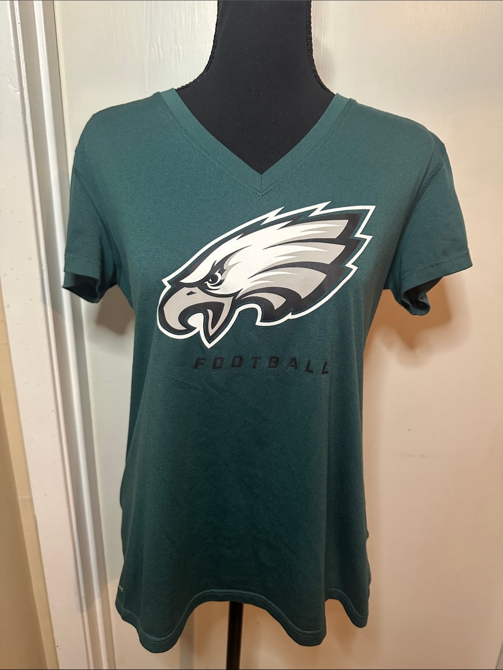Nike Philadelphia Eagles Dri-FIT Women’s V-Neck T-Shirt Green Size M